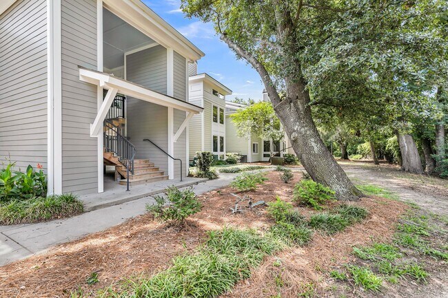 Building Photo - 266 Alexandra Dr