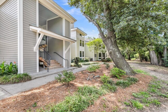 Building Photo - Fully Renovated 2BR/2BA with Sunroom Minutes from Waterfront Park & Ravenel Bridge