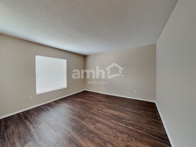 Building Photo - 2050 Harcourt Pl