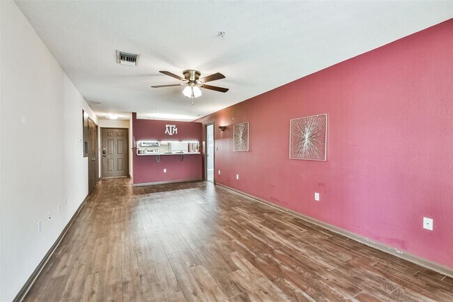Building Photo - 529 Southwest Pkwy