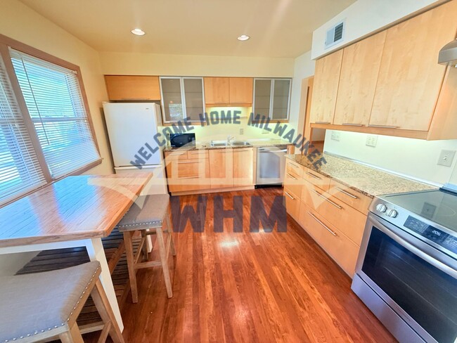 Building Photo - 7315 Harwood Ave