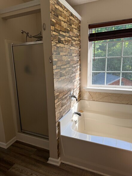 Master bathroom - 424 W Abington Way