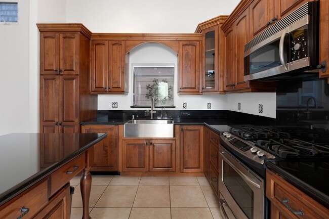 Building Photo - 3-bedroom 3.5 Coronado Village home near schools