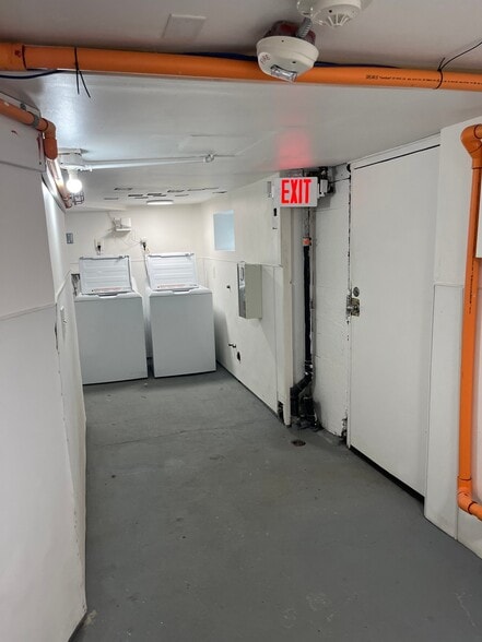 Building Photo - 2922 Hoyt Ave