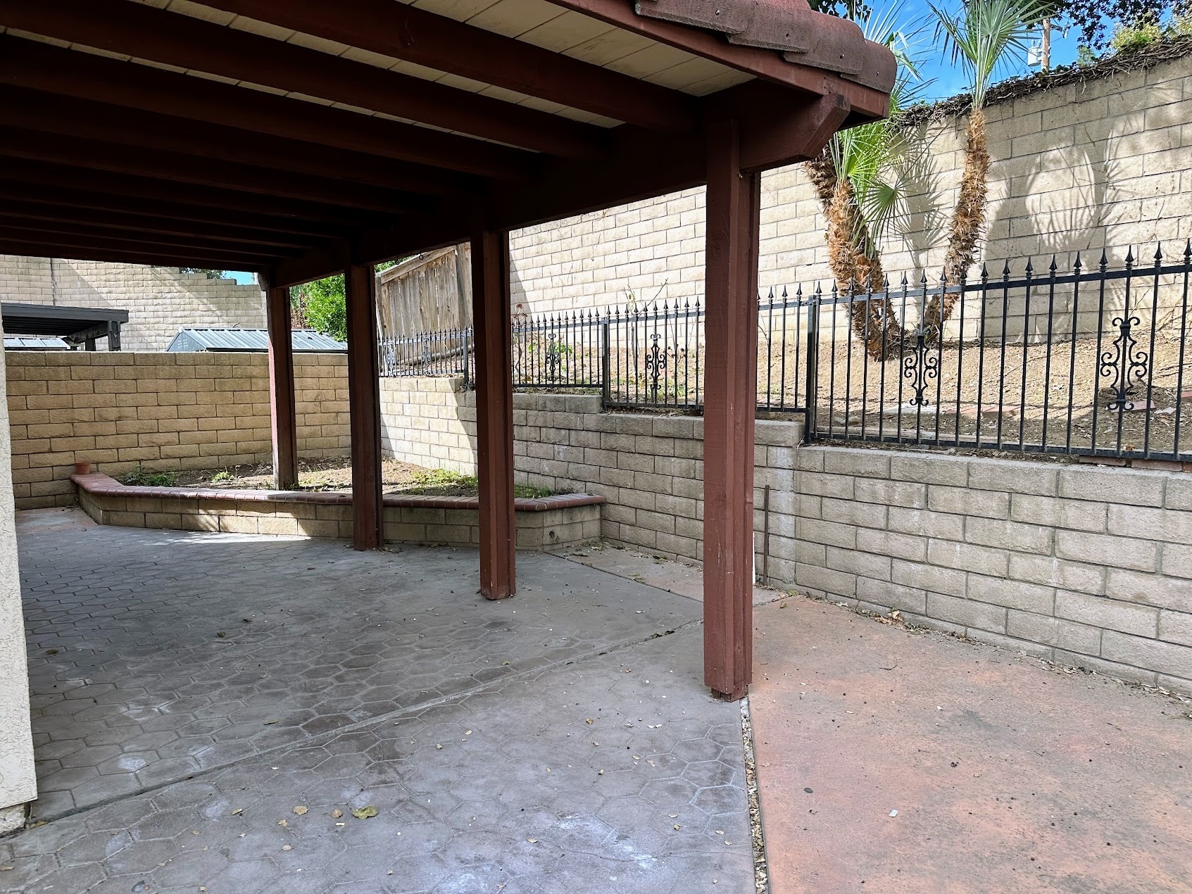 Building Photo - 9742 Willow Wood Dr