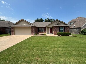 Building Photo - Awesome 3 bed/2bath/2 car Split floor plan in Southfork III!