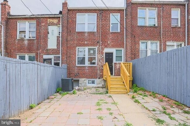 Building Photo - 4 Bedroom Beautiful Home