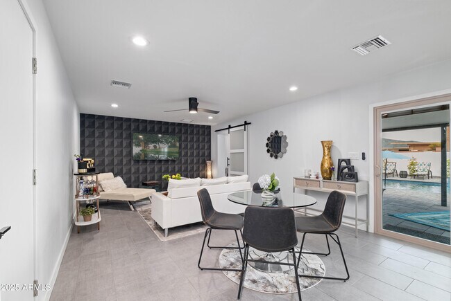 Building Photo - 2546 N 69th Pl