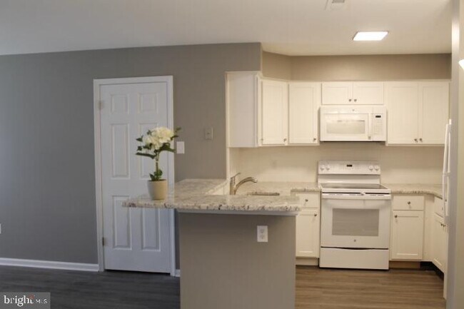Building Photo - 1711 Foxmeadow Cir
