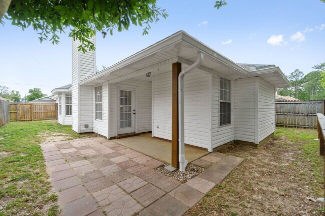 Building Photo - 1911 Summer Hills Ln