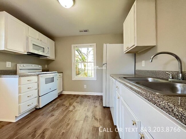 Building Photo - Fully Renovated 2 Bedroom!!!