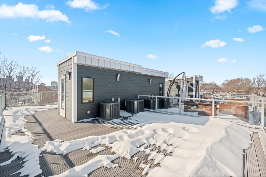 Building Photo - 869 Corinthian Ave