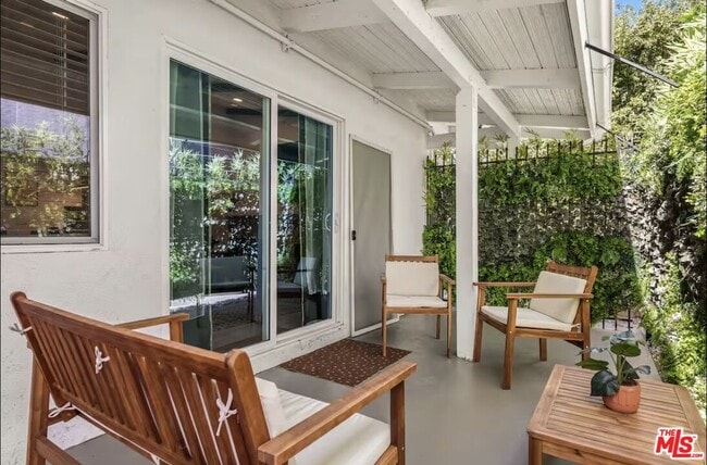 Building Photo - 5700 Vanalden Ave