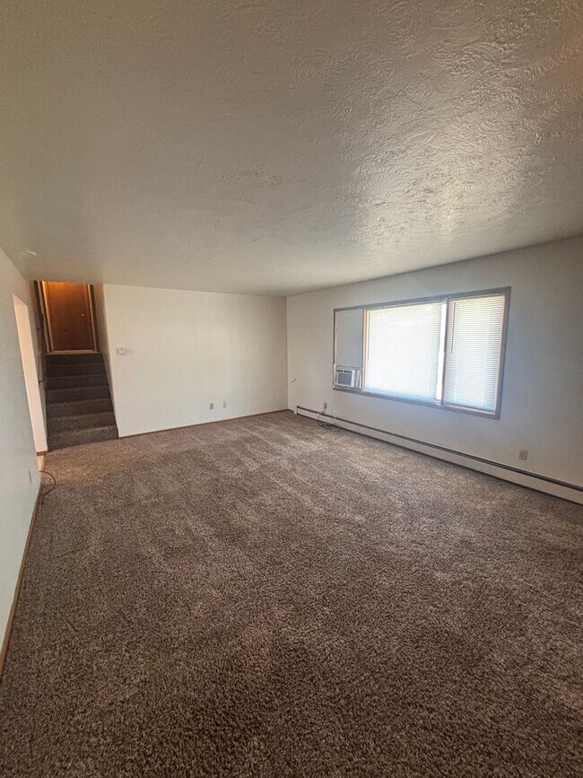 Building Photo - Maple Ave Duplex