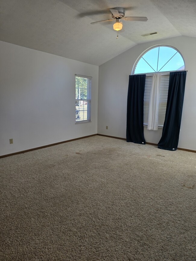 Building Photo - 533 E Main St