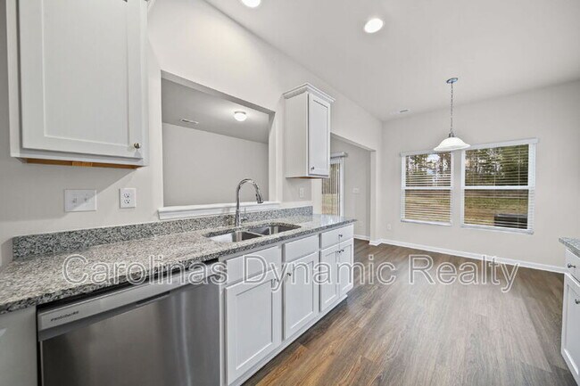 Building Photo - 916 S Battleground Ave