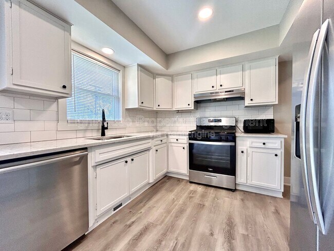 Building Photo - 818 Delray Ave SE