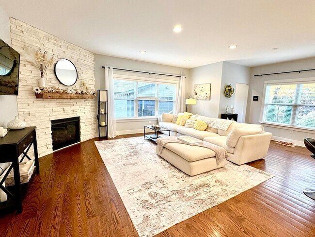 Building Photo - 718 N Alexander Ave