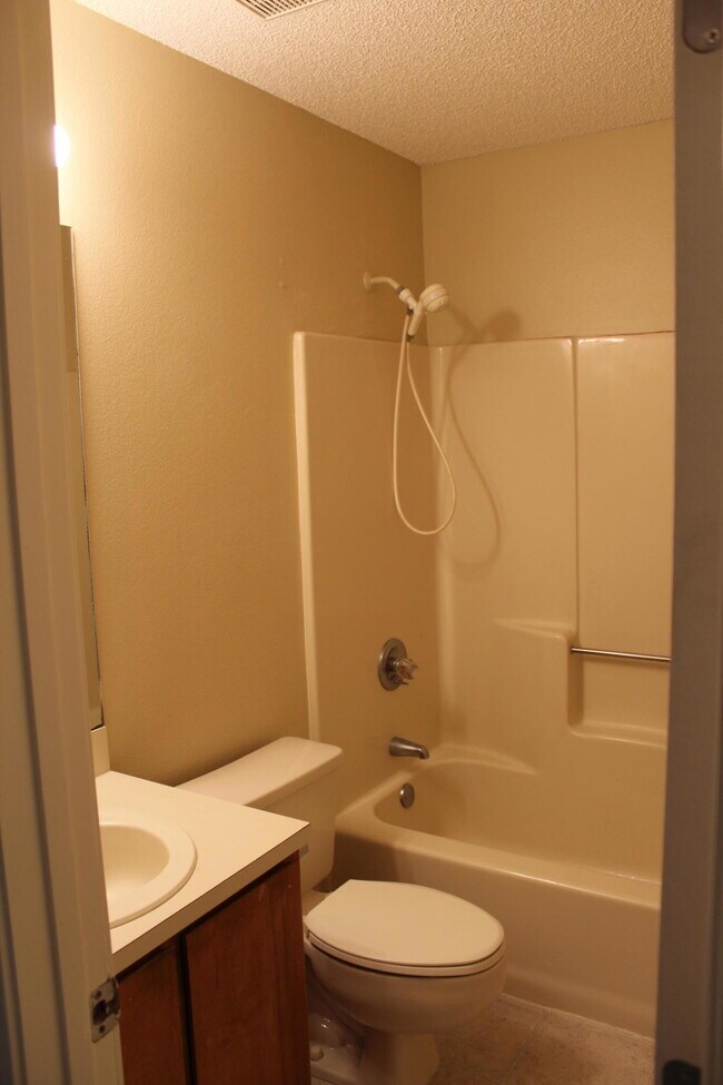 Building Photo - 2138 Edgewood Dr