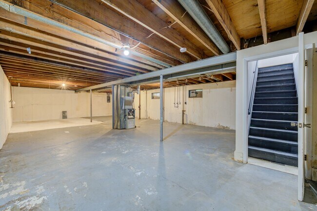 Building Photo - Beautiful renovated three bedroom house