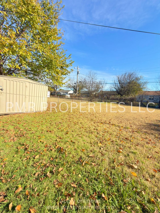 Building Photo - 2 Bedrooms/1 Bathroom House