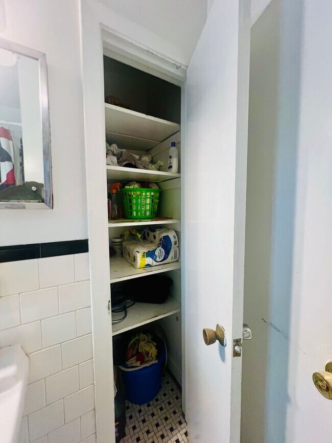 Building Photo - Beautifully Updated 3bdrm/1bth Ranch Style Home Located in the Glen Lea Area!