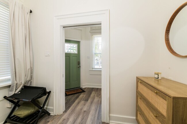 Building Photo - 344 N Lime St