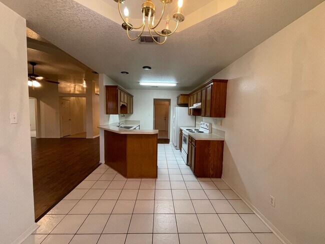 Building Photo - 2306 Moonstone Dr