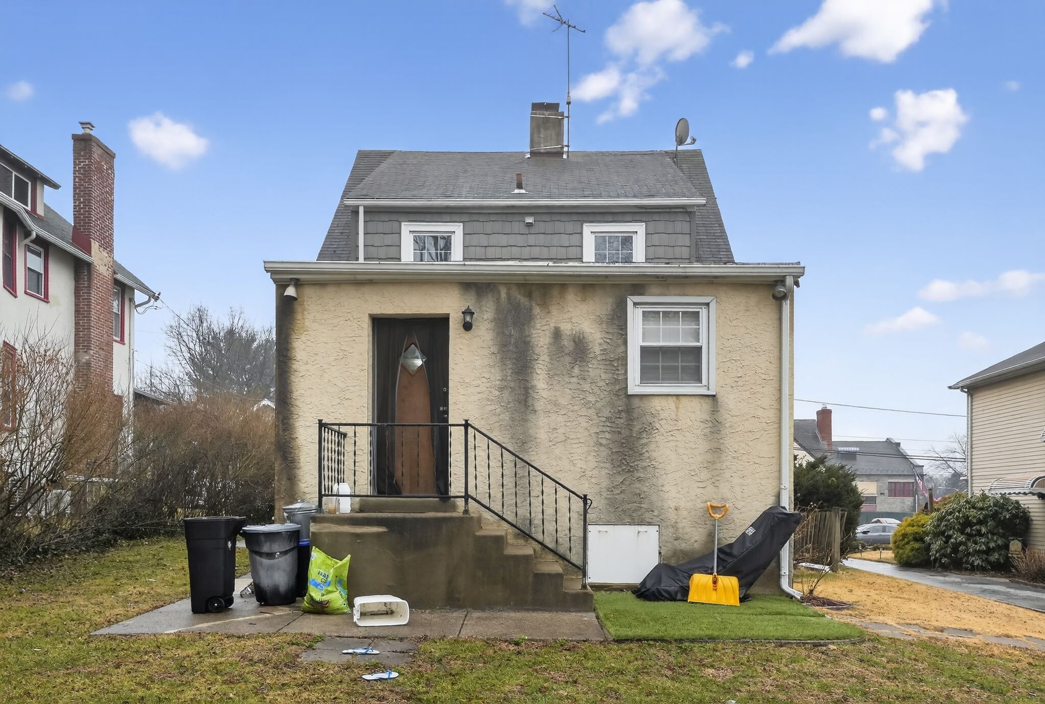 Building Photo - 8 E Marthart Ave