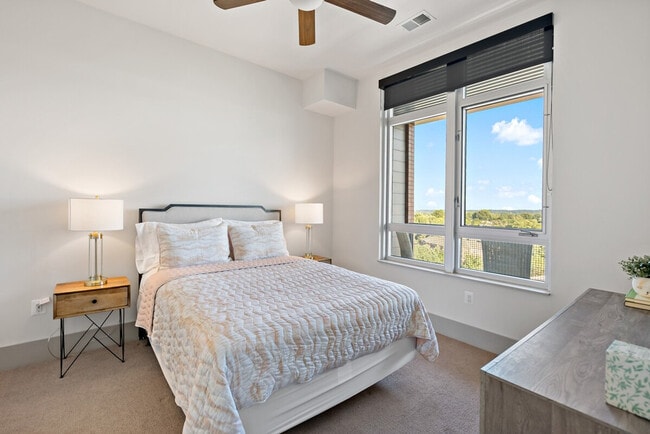 Building Photo - 1820 Fonthill Ct