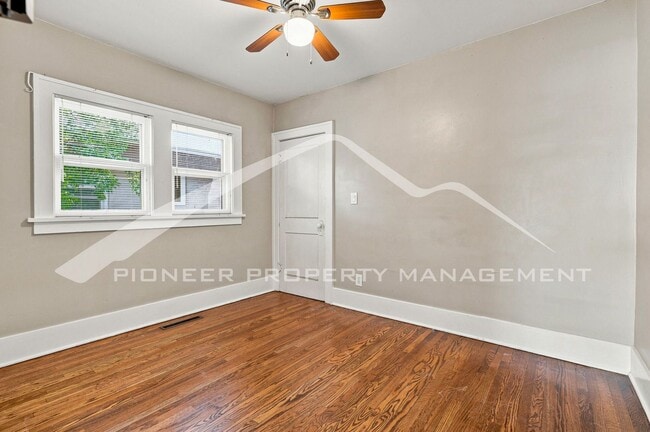 Building Photo - Spacious Home with Central AC and Washer/Dryer
