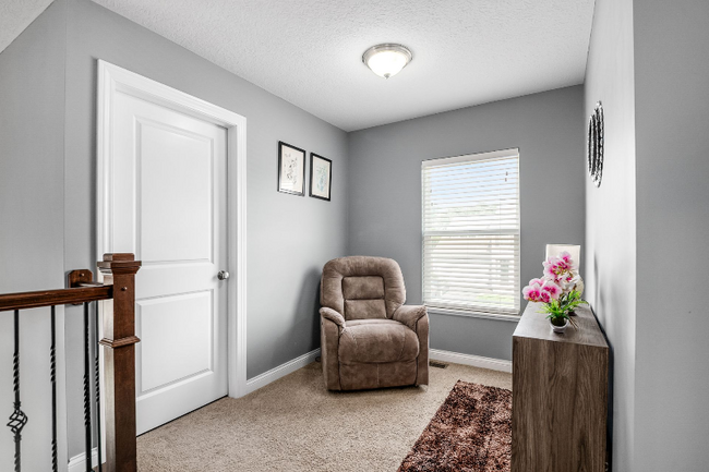 Building Photo - 6138 Longwood Dr