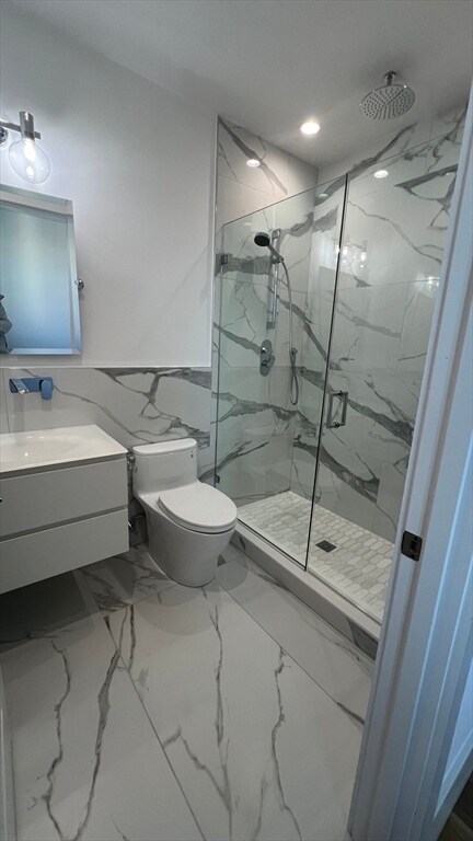 Building Photo - 726 E 8th St