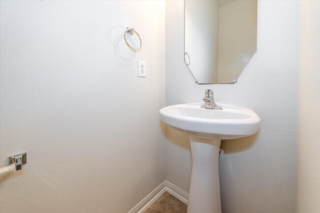 Building Photo - 14 Nestlewood Pl