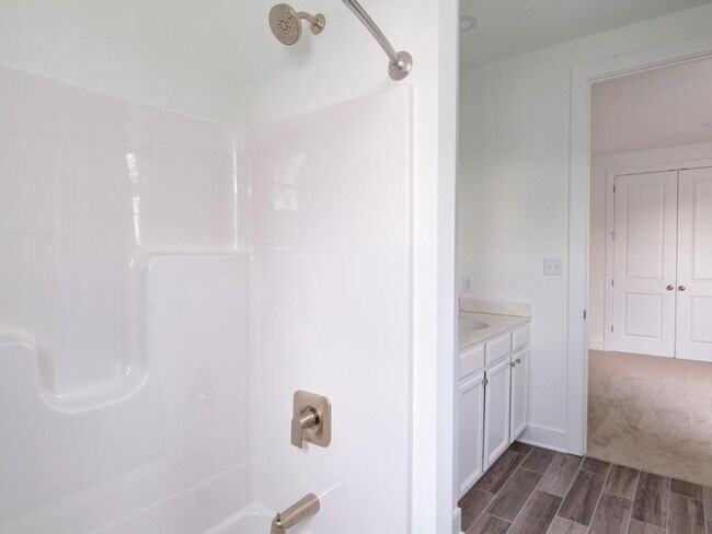 Building Photo - Luxury Townhome in the Heart of Cranberry Twp