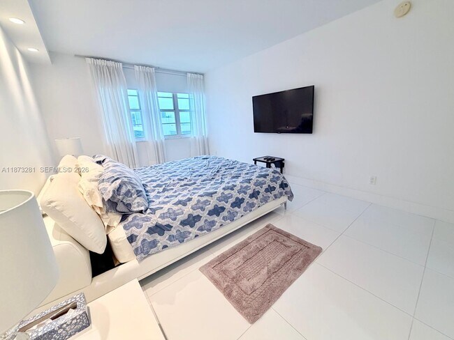 Building Photo - 100 Lincoln Rd