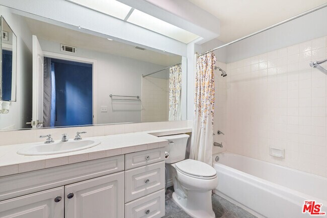 Building Photo - 24310 Belford Ct