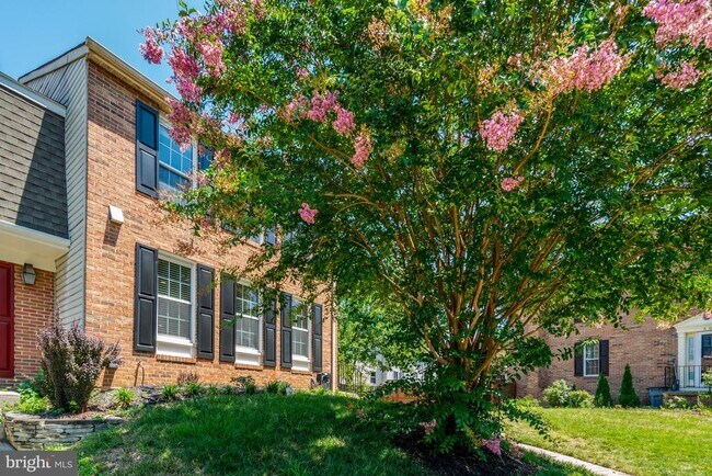 Building Photo - 6063 Hydrangea Dr