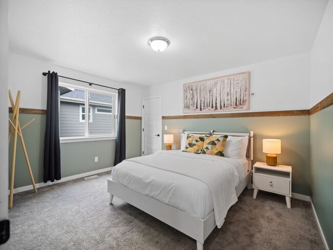 Building Photo - 4 bedroom Modern Home at Eagle Ridge Estates