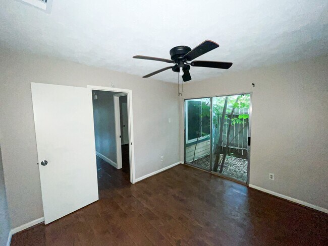 Building Photo - 19734 Lake Hollow Ln