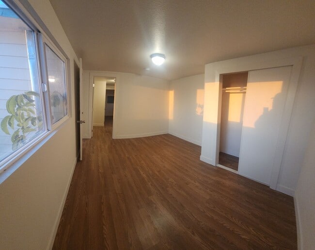 Building Photo - Views of Morro Bay in this cozy hillside cottage!