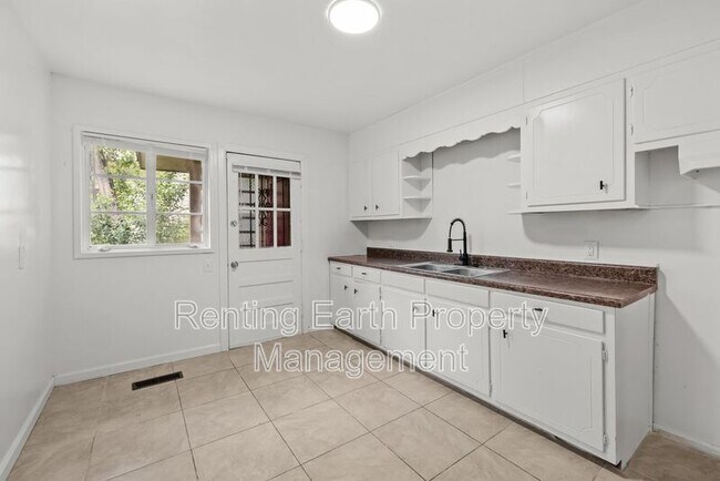 Building Photo - 2124 47th St Ensley