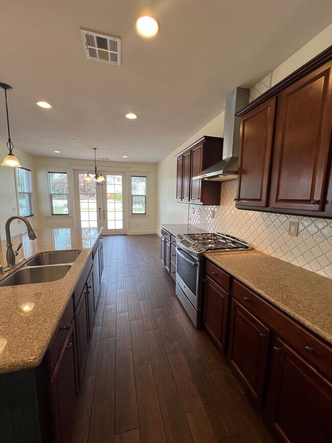 Building Photo - 14816 Huckleberry Dr