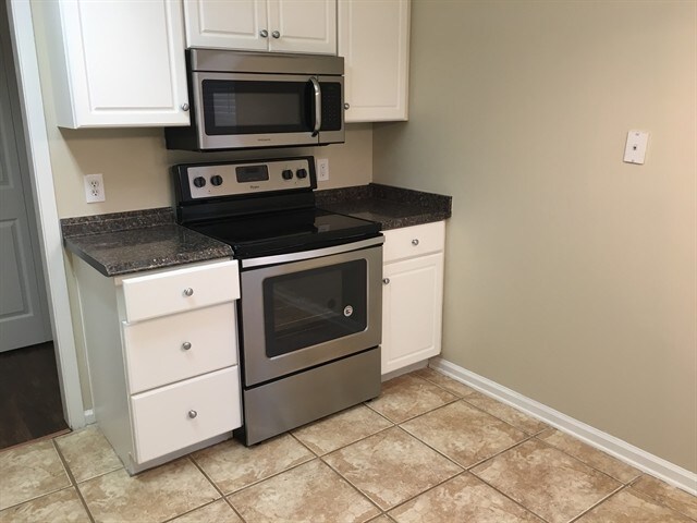 Building Photo - 145 Parkview Rd