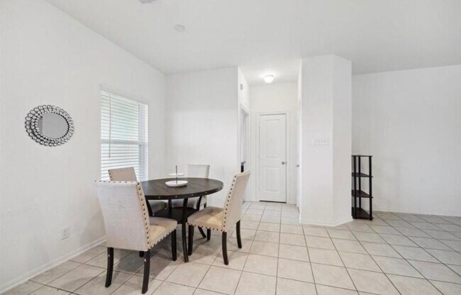 Building Photo - 8711 Willet St