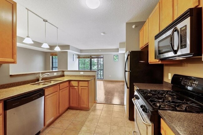 Building Photo - 2565 Franklin Ave