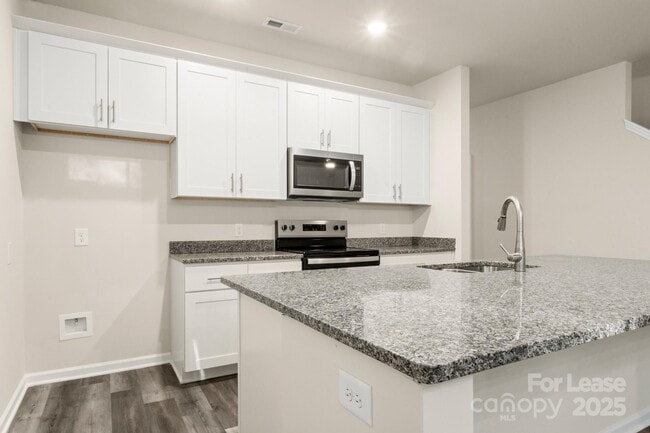 Building Photo - 990 Shearer Rd