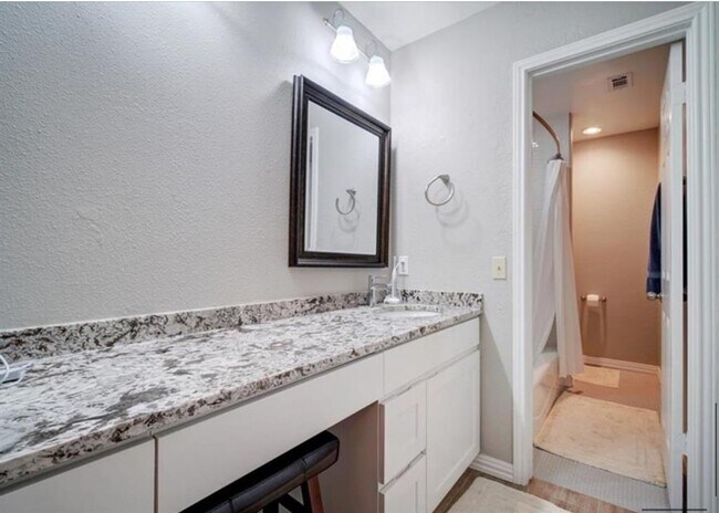 Building Photo - 9518 Topridge Dr