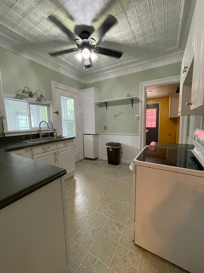 Building Photo - Village of Black River 4 /5 Bedroom Home w...