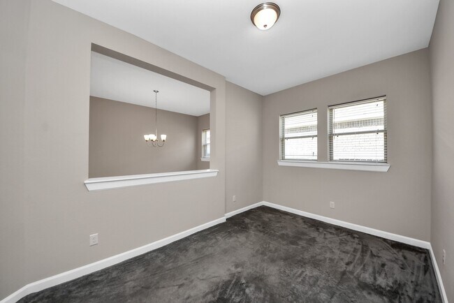 Building Photo - 8114 Silverspot Ln